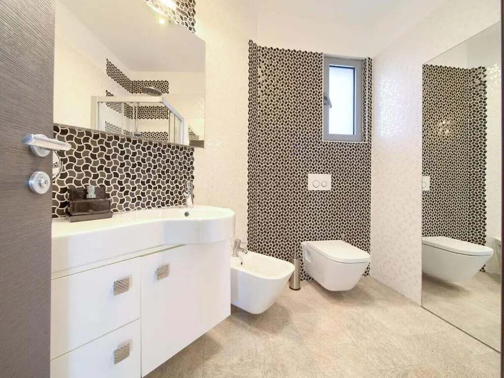 Miracle 2 Comfortable Holiday Residence Krk Town