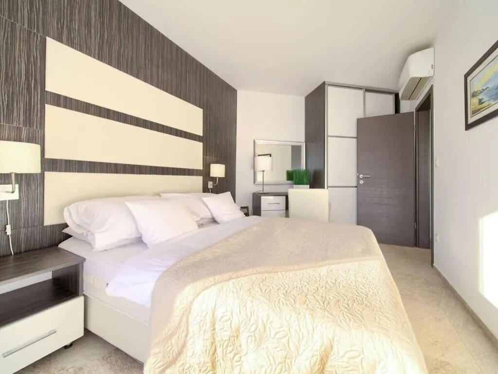 Miracle 2 Comfortable Holiday Residence Krk Town