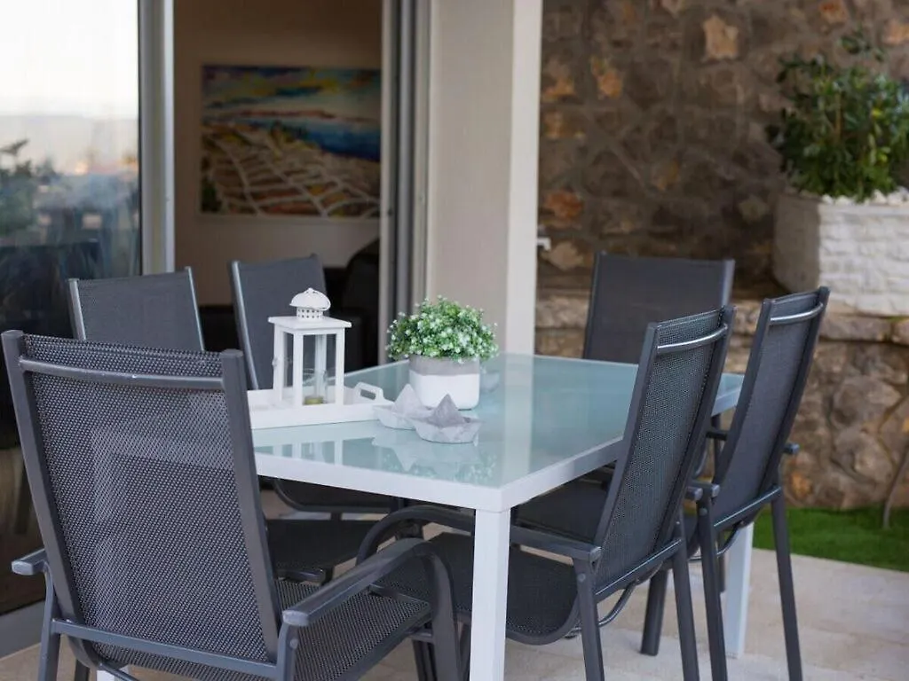 Miracle 2 Comfortable Holiday Residence Krk Town