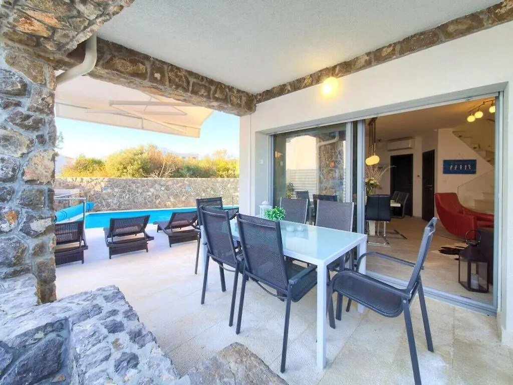 Miracle 2 Comfortable Holiday Residence Krk Town