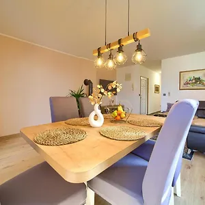 Mia Apartman