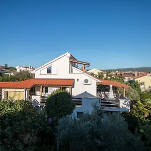 Surfer's Lodge, Nature Driven With Sauna Krk Town