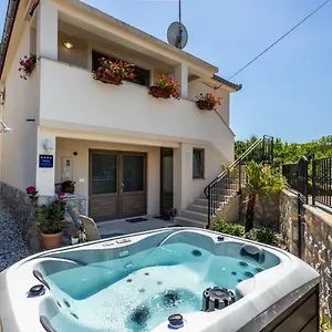 Relax Village Mare Krk Town